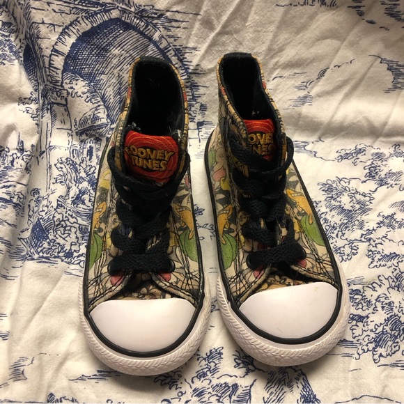 Converse Chuck Taylor Looney Tunes Kids Sz6 High top - Picture 2 of 9